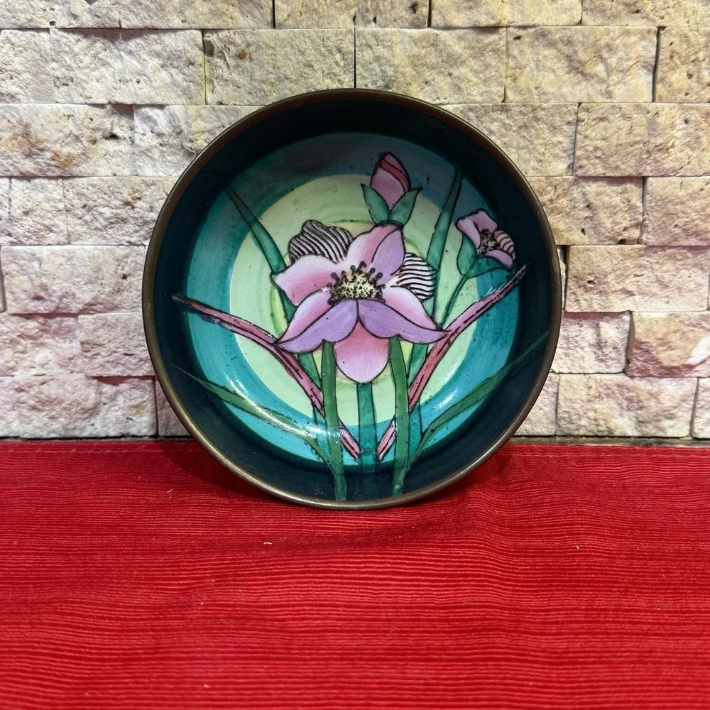 Chinoiserie‎ Porcelain and Brass Lily Lotus Trinket Dish Flower Made In China